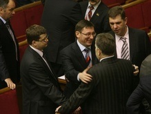 Отставки Тимошенко не будет: 20 депутатов уже улетели на отдых