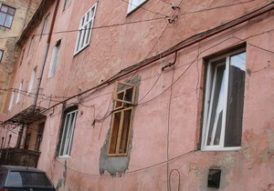 Власти Львова заставят поменять в центре пластиковые окна на деревянные