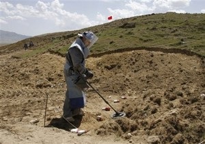 В Афганистане похитили 18 саперов