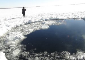 метеорит в Челябинской области - падение метеорита - Вице-губернатор Челябинской области утверждает, что метеорит не падал в озеро Чебаркуль - метеорит