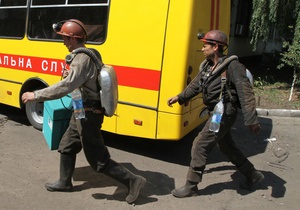 На Донбассе при обрушении шахты засыпало двух горняков
