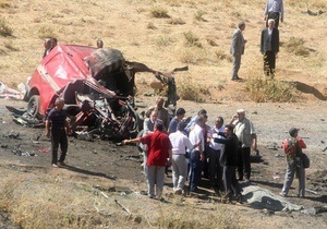 В Турции подорвался микроавтобус: десять погибших