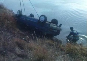 В Черниговской области в результате падения автомобиля в Десну погиб 25-летний мужчина