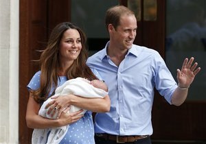 Новости Великобритании - принц Джордж: В Британии появились рвотные пакеты с портретом новорожденного принца