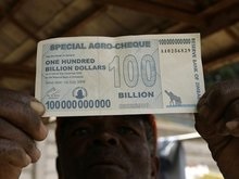 В Зимбабве закончилась бумага для производства денег