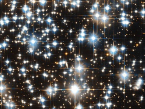 Ученые обнаружили новые звезды в самом необычном из известных скоплений