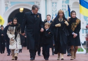 Дети Ющенко хотят на Рождество гитару, хомячка и дельфина