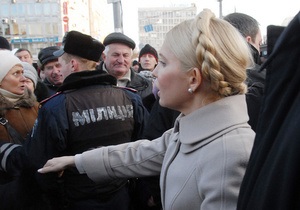 Тимошенко заявила, что ей запрещают поддерживать Луценко: Тогда пусть ставят к стенке и расстреливают