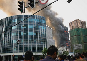Пожар в высотном здании в Шанхае: погибли 42 человека