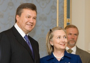 Клинтон заявила, что ее вдохновляет защита Януковичем свободы слова