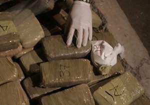 Гражданин Канады пытался ввезти в Украину 755 кг гашиша, спрятав груз среди керамической плитки