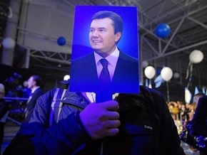 Опрос: Янукович является фаворитом на Востоке и Юге, Тимошенко - на Западе и в Центре