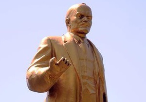 В Донецке в результате реставрации изуродовали памятник Ленину