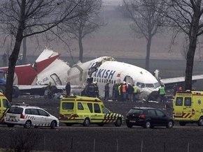 Число раненых при крушении самолета в аэропорту Амстердама возросло до 80 человек