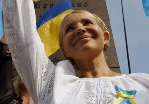 Тимошенко напомнила, как Табачник срывал национальный флаг с мэрии Киева