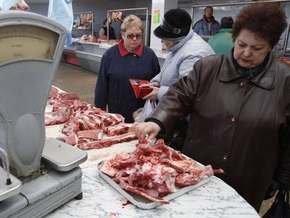Опрос: Украинцы стали покупать меньше кондитерских изделий, алкоголя и мяса