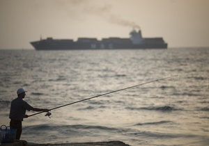 Судно, направлявшееся в Газу с гуманитарной помощью, прибыло в египетский порт