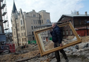 Фотогалерея: Ломать - не строить. Репортаж о сносе зданий на Андреевском спуске