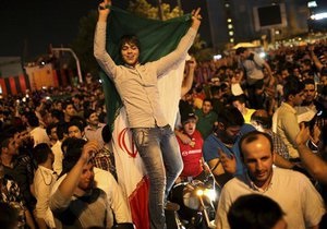 Иранские реформисты празднуют победу