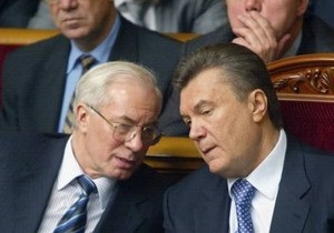 Янукович поручил Азарову взять под личный контроль своевременность выплаты зарплаты
