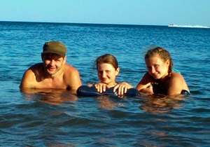 Дочь Мазурка выложила в соцсеть фото с отцом на море