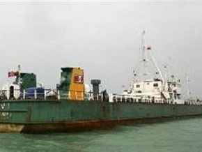 Северокорейское судно резко сменило курс