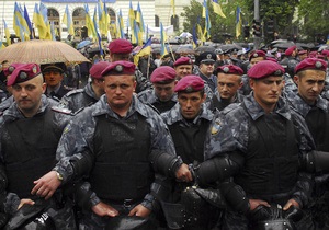 Янукович заявил, что милиция не ущемляет оппозицию, а уберегает ее от неприятностей
