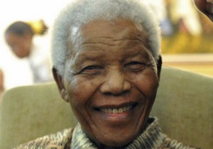 Мандела - Жена Нельсона Манделы заявляет, что ему становится лучше