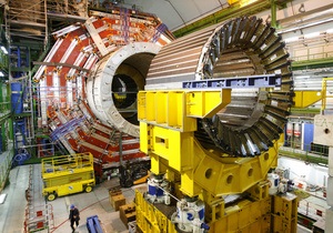 Физики официально объявили об открытии новой частицы, похожей на бозон Хиггса