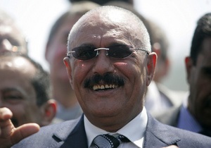 Почетный президент Йемена пообещал уехать в США