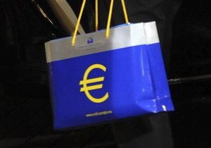 Курс евро против швейцарского франка упал до исторического минимума