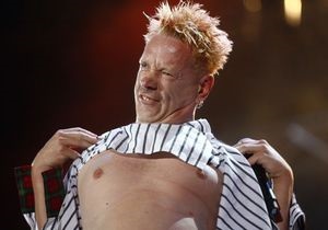 Вокалист Sex Pistols не будет отвечать перед судом за нападение на продюсера