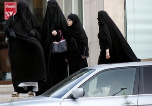 В Саудовской Аравии женщины намерены через суд добиться права на вождение машины