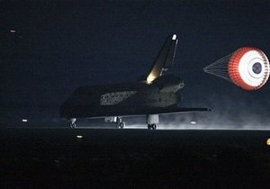 Endeavour приземлился на космодроме во Флориде