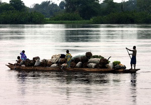 При столкновении двух речных судов в ДР Конго погибли более 100 человек