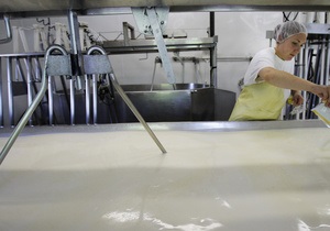 Ъ: Украина выкупит излишки молока на 750 млн грн