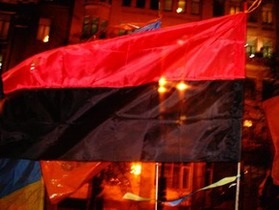 В Тернополе на здании облсовета вывесят красно-черный флаг