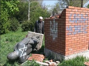 В Крыму отреставрировали памятник Ленину, разбитый вандалами