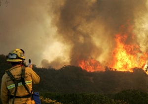 Тысячи туристов эвакуированы из-за лесного пожара в Калифорнии