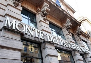 Глава пресс-службы старейшего банка в Италии выпрыгнул из окна