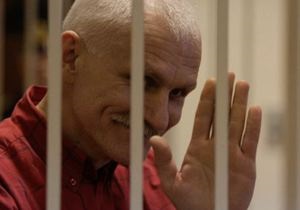 В Беларуси известный правозащитник получил 4,5 года тюрьмы за неуплату налогов