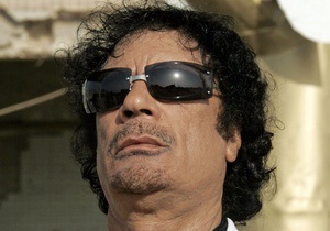 СМИ: Жена и дочь Каддафи бежали в Тунис