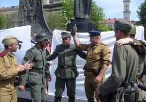 Свобода устроила во Львове театрализованное представление о войне
