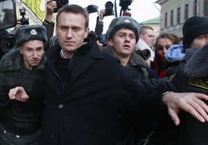 На Лубянке задержали оппозиционера Навального. На площади Революции людей оттесняют к метро