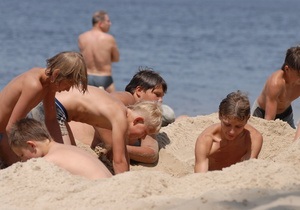 Киевские власти разрешили купаться на 12-ти пляжах