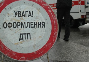 В Киеве столкнулись две маршрутки. Одна из них перевернулась