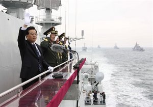 Китай объяснил, зачем перестраивает купленный в Украине авианесущий крейсер Варяг