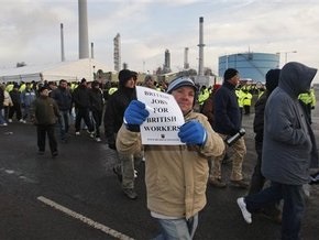 Британию охватили стихийные забастовки против трудовых мигрантов