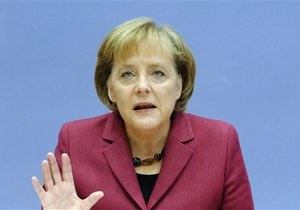Пока рано увеличивать ресурсы антикризисных фондов Еврозоны - Меркель