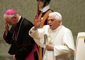 Папа Римский проклинает разоблачения в прессе